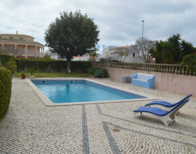 Stylish 2-Bedroom Apartment with Pool in Lagos – Perfect Holiday Escape